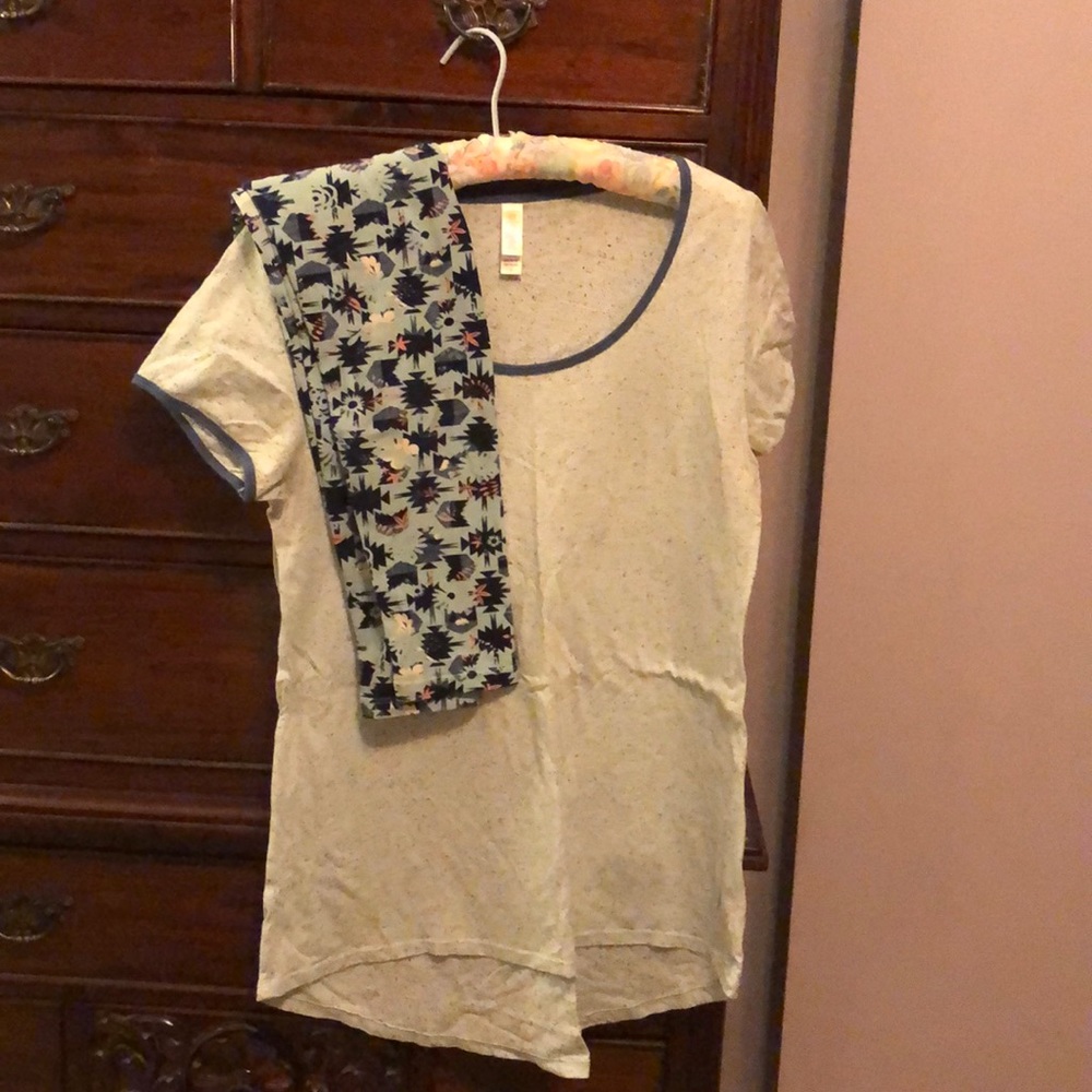 LuLaRoe outfit: Classic T and matching OS Leggings